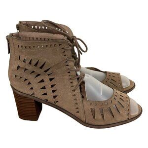 Women’s Breckelle's Gabby 11 Laser Cut Stack Lace Up Heels Beige Size 10 Sk2688